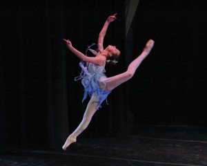 Grace_in_winter,_contemporary_ballet